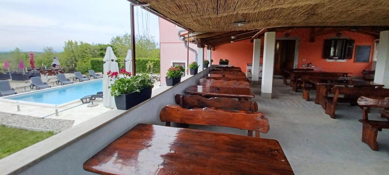 Bed And Breakfast Rogocana Labin  Esterno foto