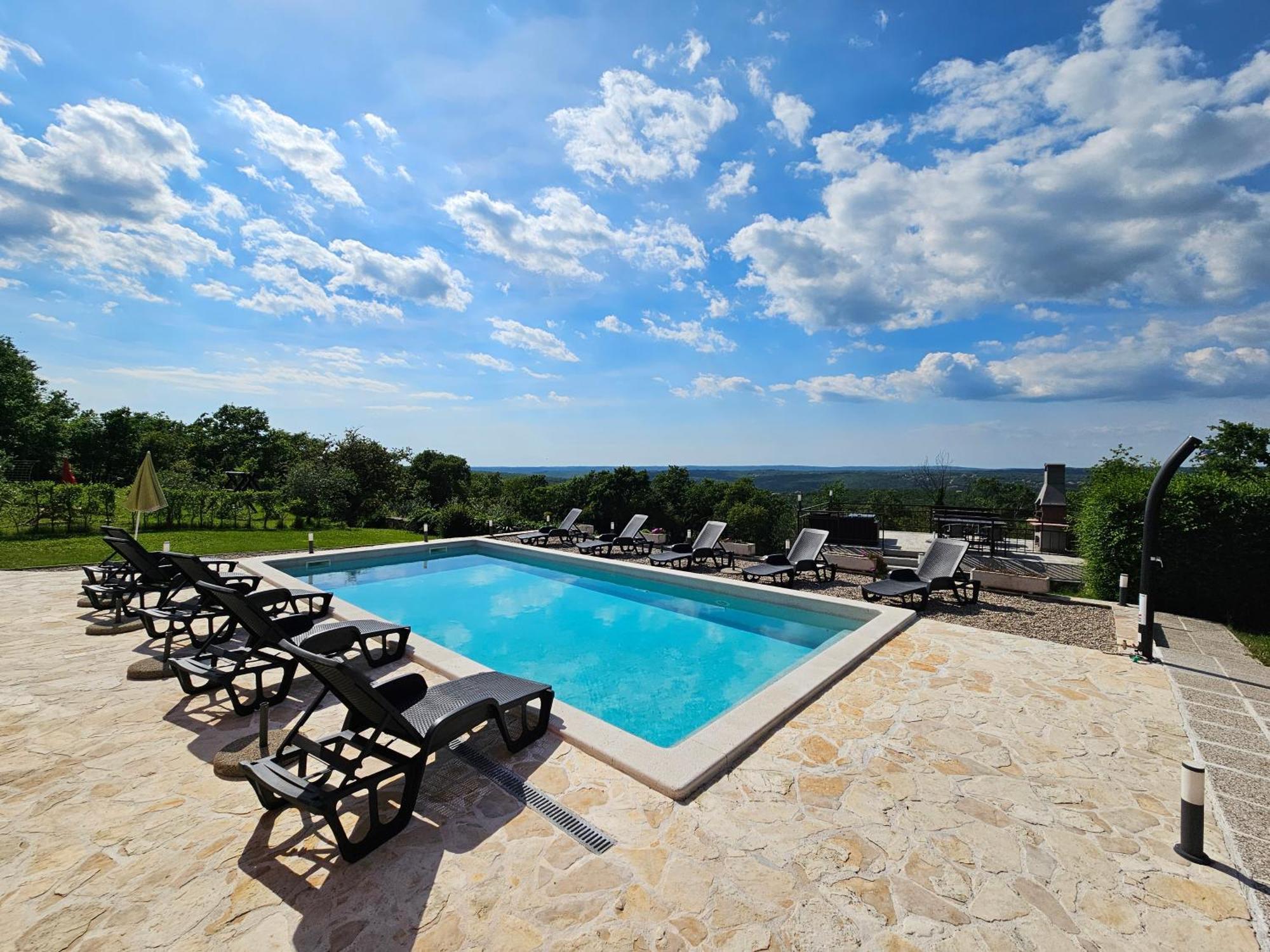 Bed And Breakfast Rogocana Labin  Esterno foto